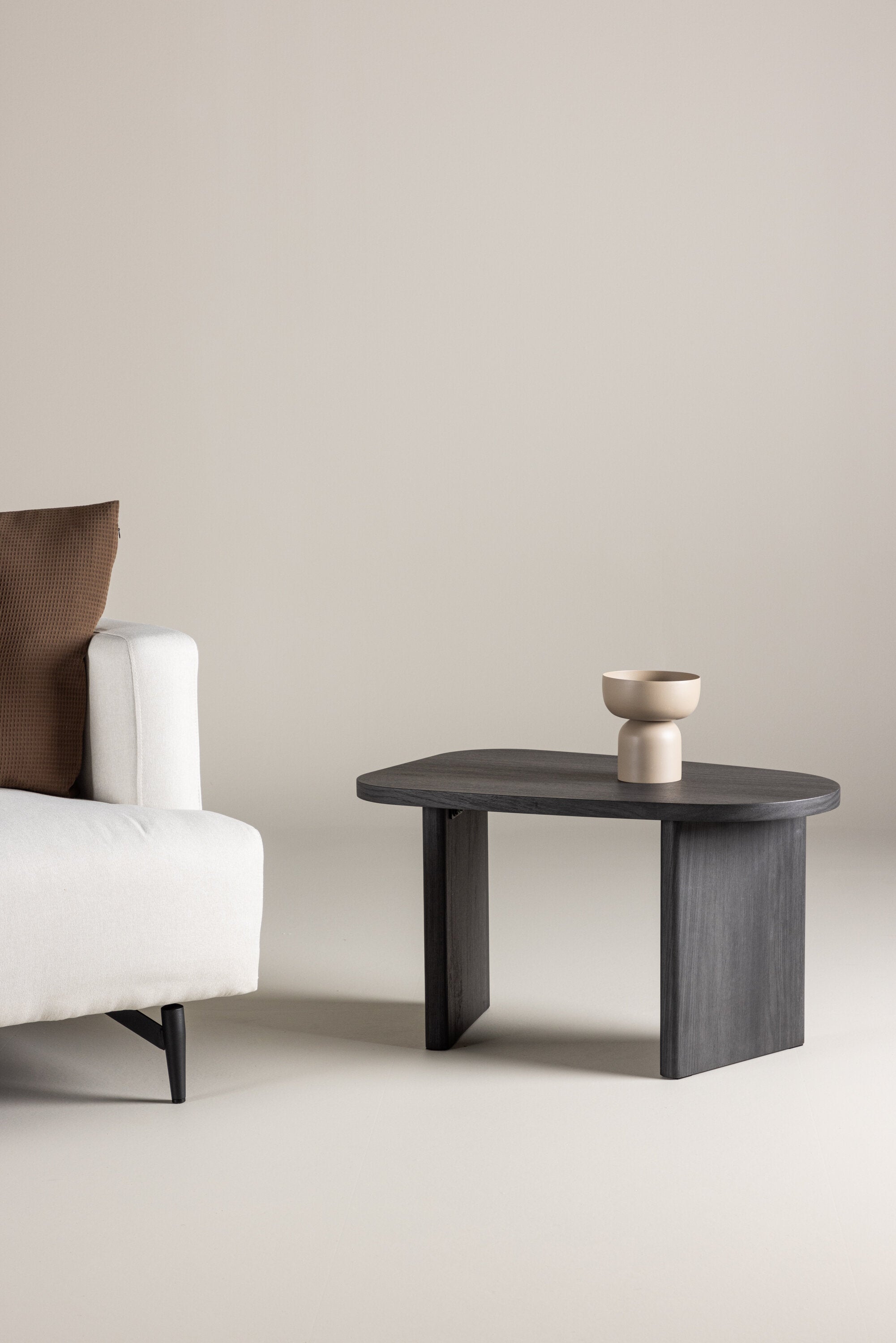 Grönvik Beistelltisch in Schwarz präsentiert im Onlineshop von KAQTU Design AG. Beistelltisch ist von Venture Home