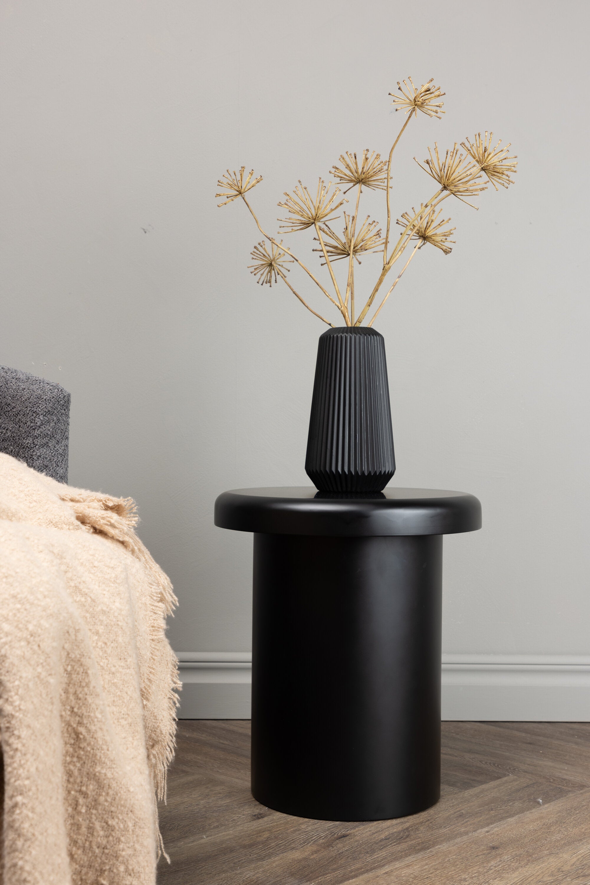 Namsos Beistelltisch in Schwarz präsentiert im Onlineshop von KAQTU Design AG. Beistelltisch ist von Venture Home