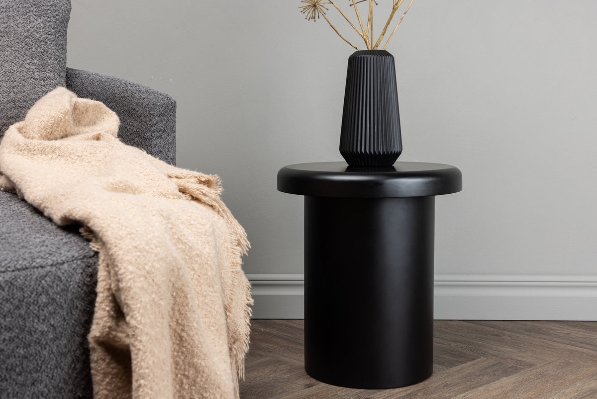 Namsos Beistelltisch in Schwarz präsentiert im Onlineshop von KAQTU Design AG. Beistelltisch ist von Venture Home