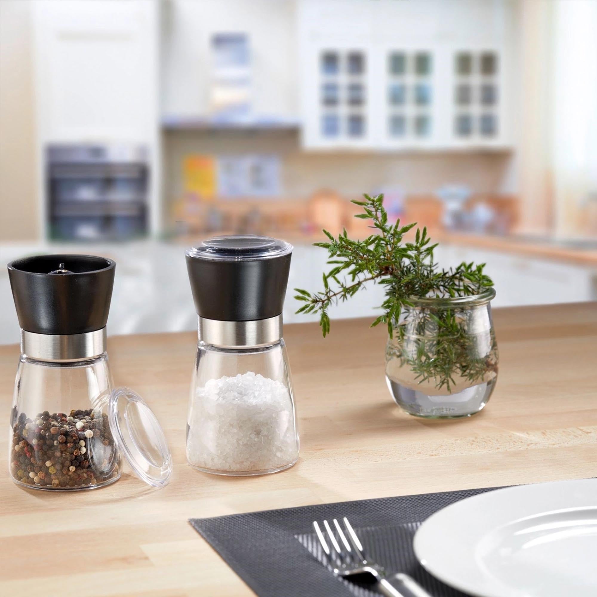 Stilvolles 2er-Set Gewürzmühlen von Westmark, perfekt für Salz und Pfeffer, mit robustem Mahlwerk und zeitgemäßem Look.