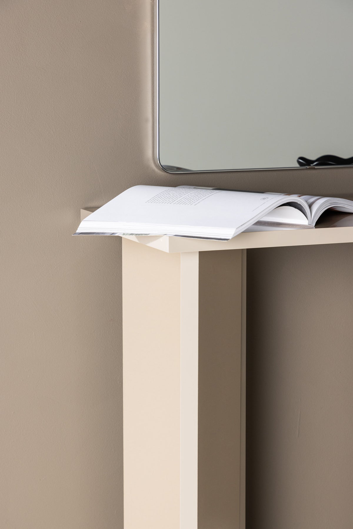 Kristiansund Desk in Beige präsentiert im Onlineshop von KAQTU Design AG. Schreibtisch ist von Vind