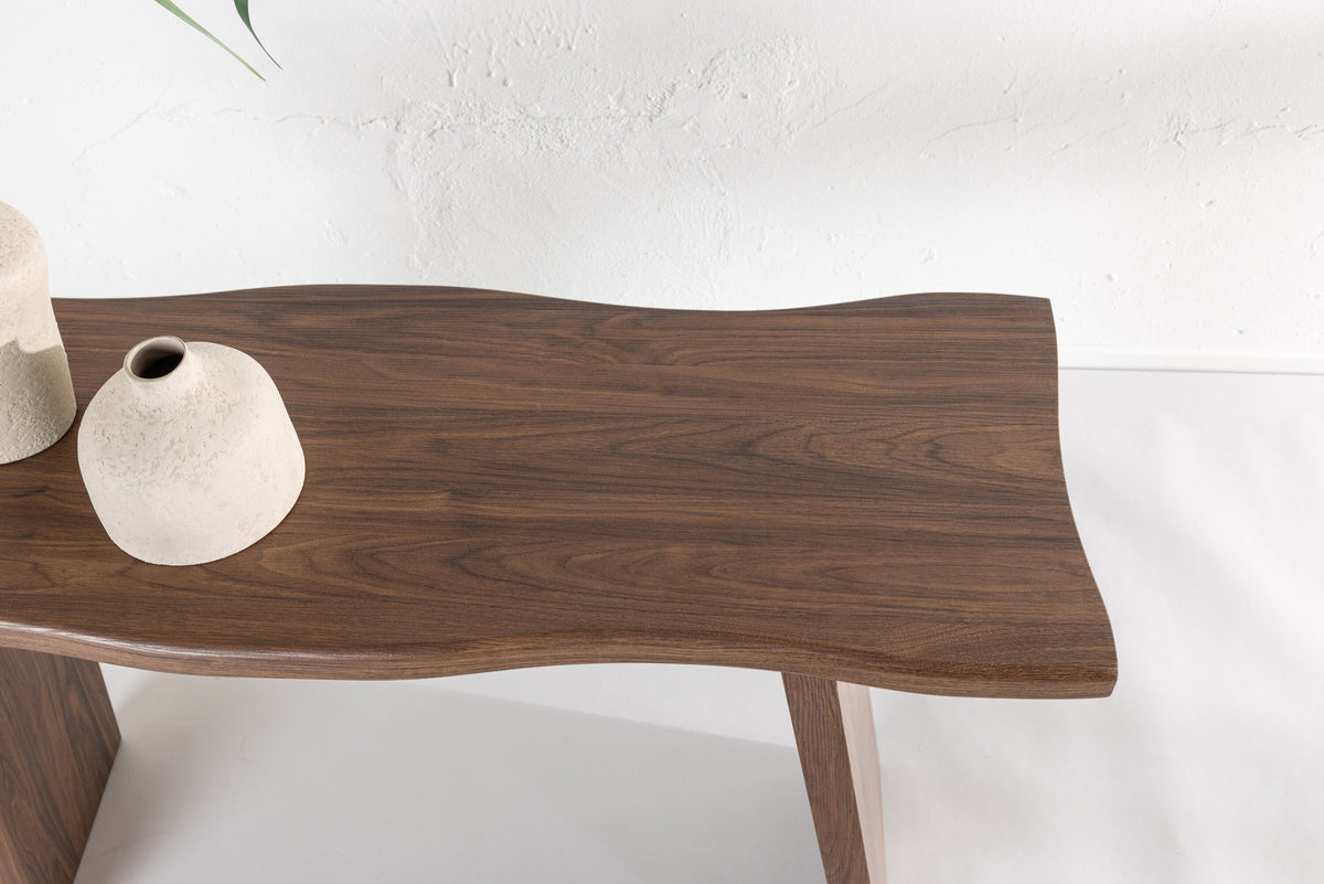 Kirkenes Schreibtisch in Nussbaum präsentiert im Onlineshop von KAQTU Design AG. Schreibtisch ist von Venture Home
