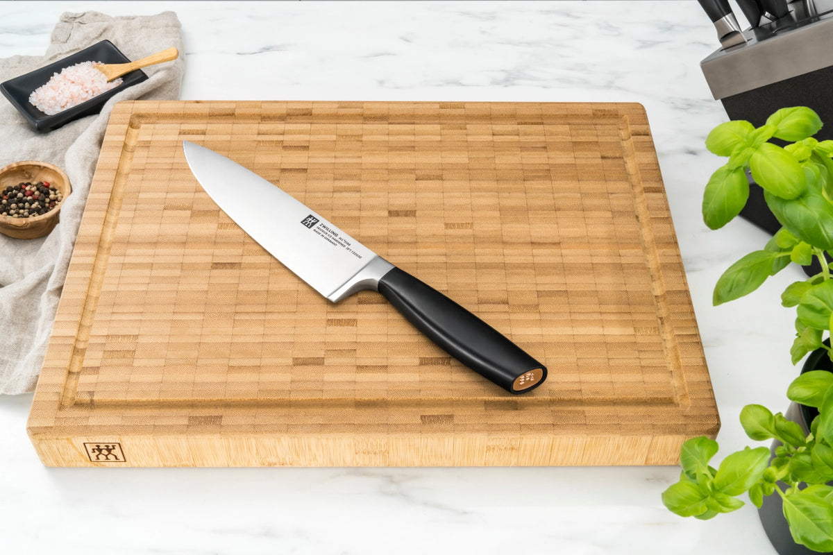 All Star Kochmesser 200 in Schwarz präsentiert im Onlineshop von KAQTU Design AG. Küchenmesser ist von Zwilling Kitchen