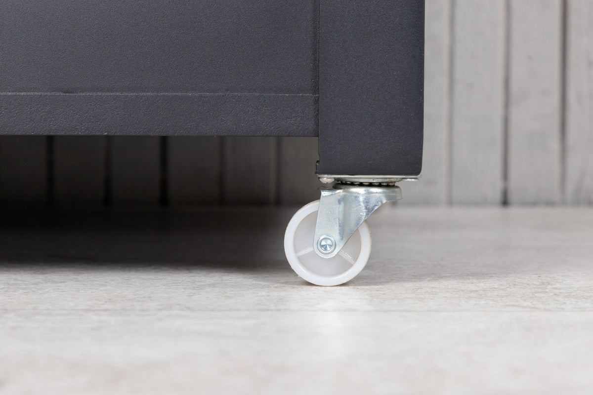 Elsa Kissenbox in Black präsentiert im Onlineshop von KAQTU Design AG. Outdoor Zubehör ist von Venture Home