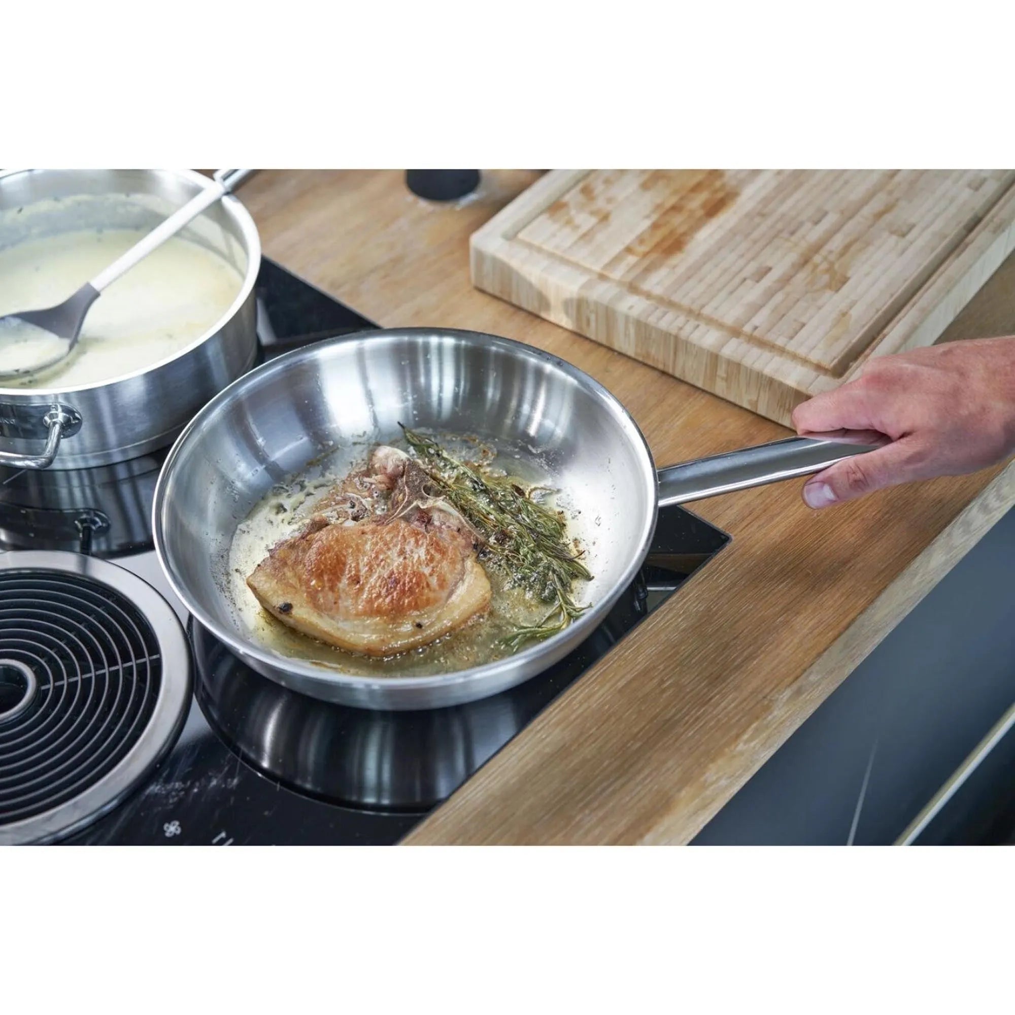 ZWILLING Pro 28 cm Pfanne: Präzise Bratergebnisse für Gourmets.