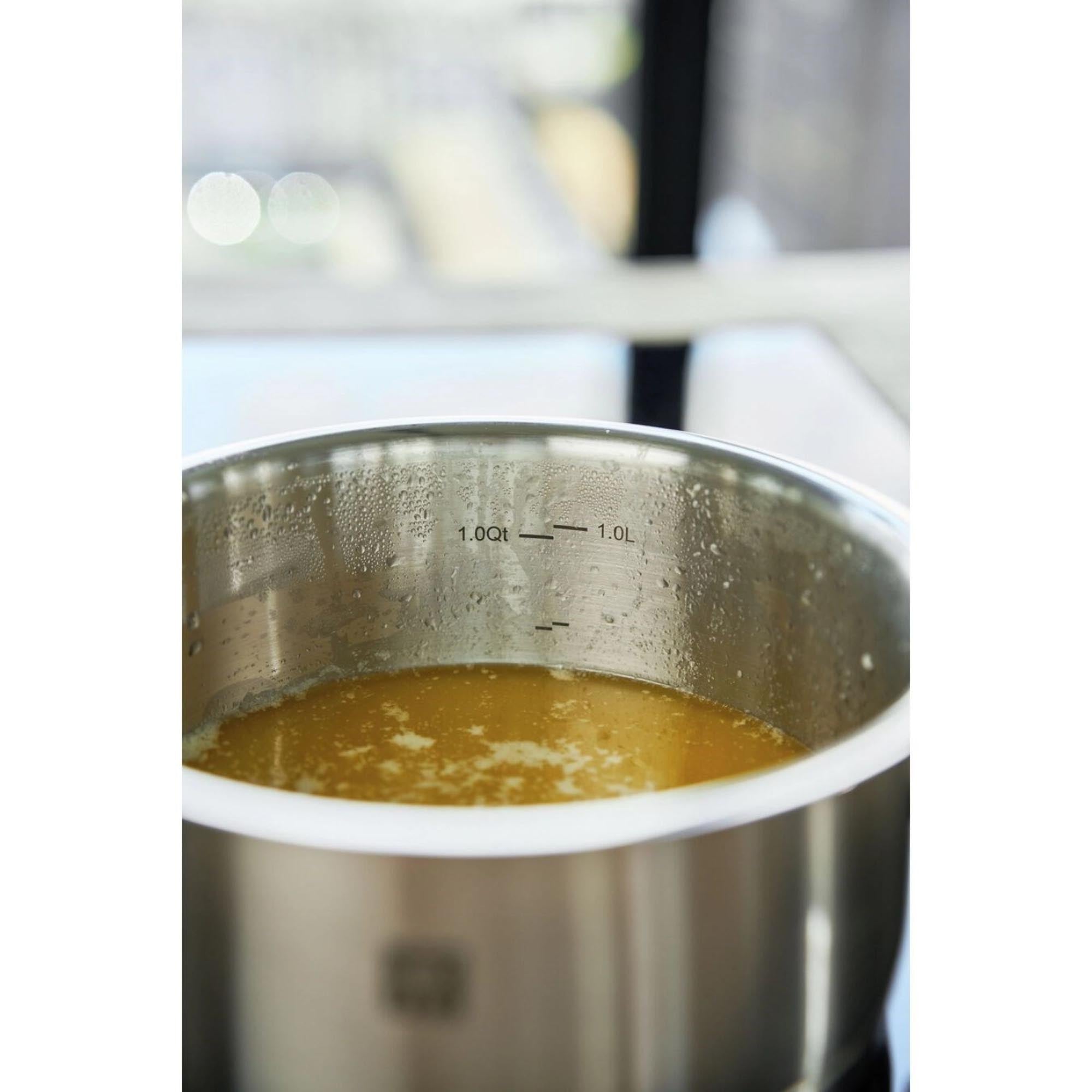 ZWILLING Pro Stieltopf, 16 cm: Hochwertiger Edelstahl, gleichmässige Wärmeverteilung, ergonomischer Griff, für alle Herdarten geeignet.