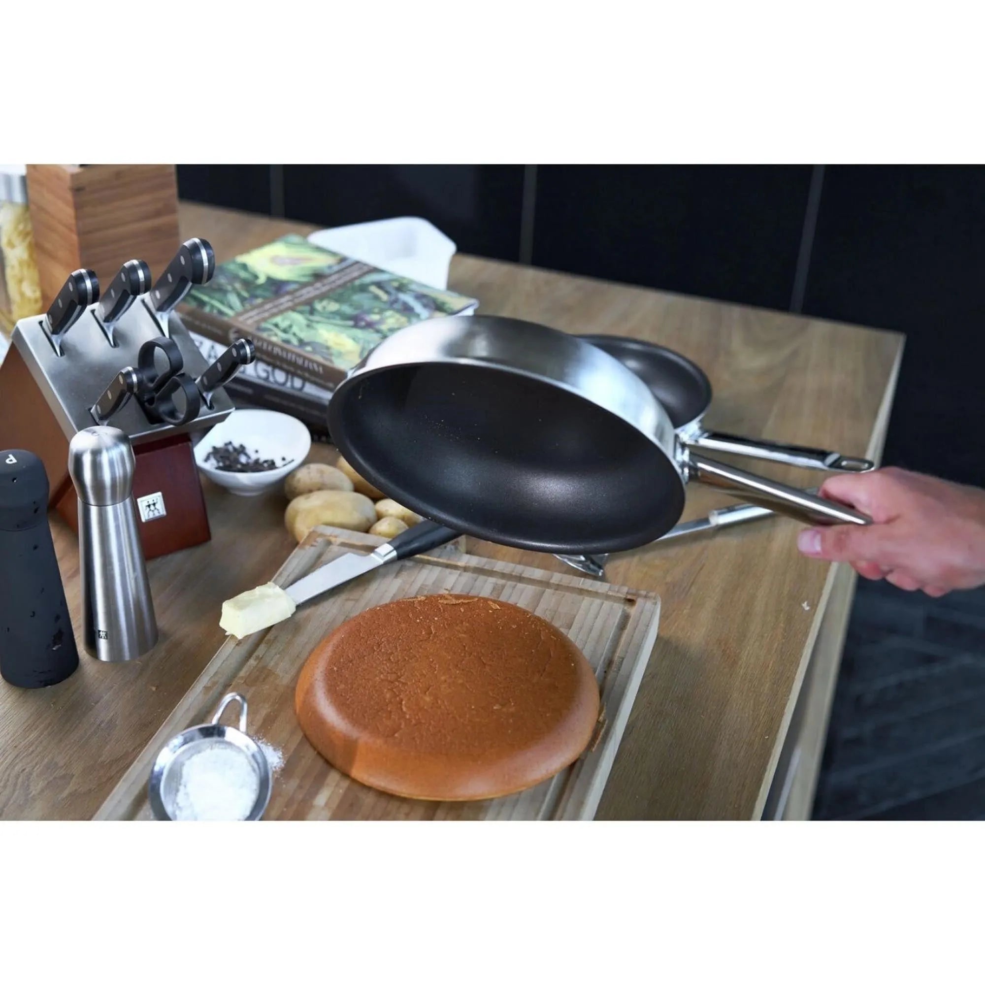 ZWILLING Pro 20 cm Pfanne: Antihaft, langlebig, ideal für Braten.