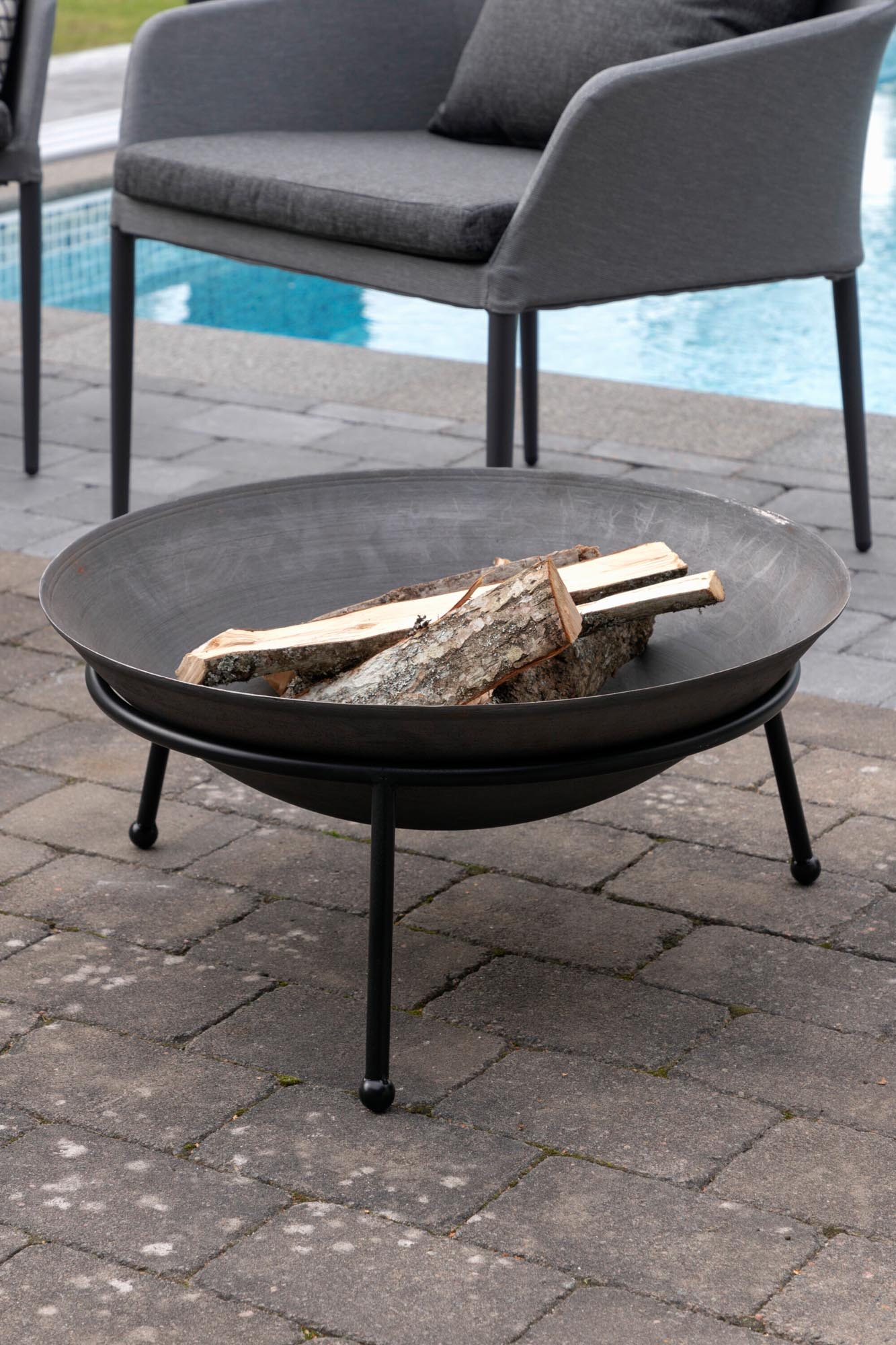 Bastian Feuerschale in Schwarz präsentiert im Onlineshop von KAQTU Design AG. Feuerschale ist von Venture Home
