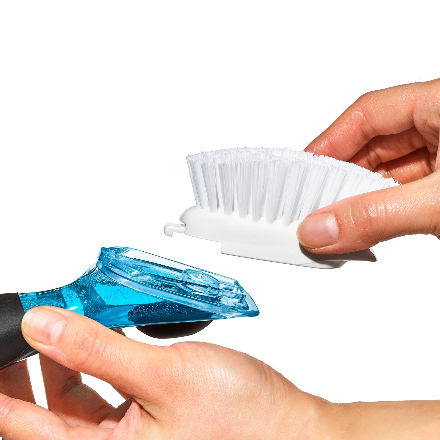 Praktische Good Grips Bürste mit Seifenspender von OXO, 23.6 cm, ideal für die Reinigung in der Küche, ergonomisches Design für einfachen Gebrauch.