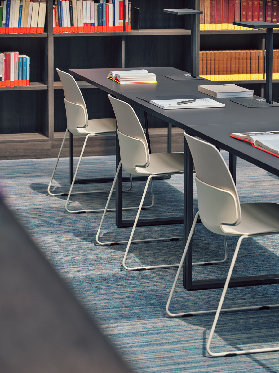Lena LEK02P - Stuhl in Blau präsentiert im Onlineshop von KAQTU Design AG. Stuhl ist von Mdd