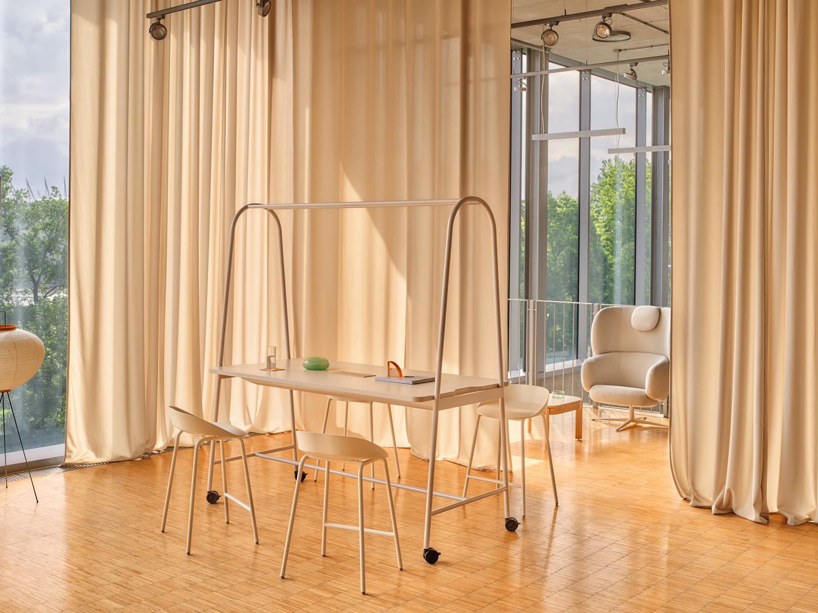 Ampla AUR03 - Hochtisch in Eiche Natur präsentiert im Onlineshop von KAQTU Design AG. Hochtisch ist von Mdd