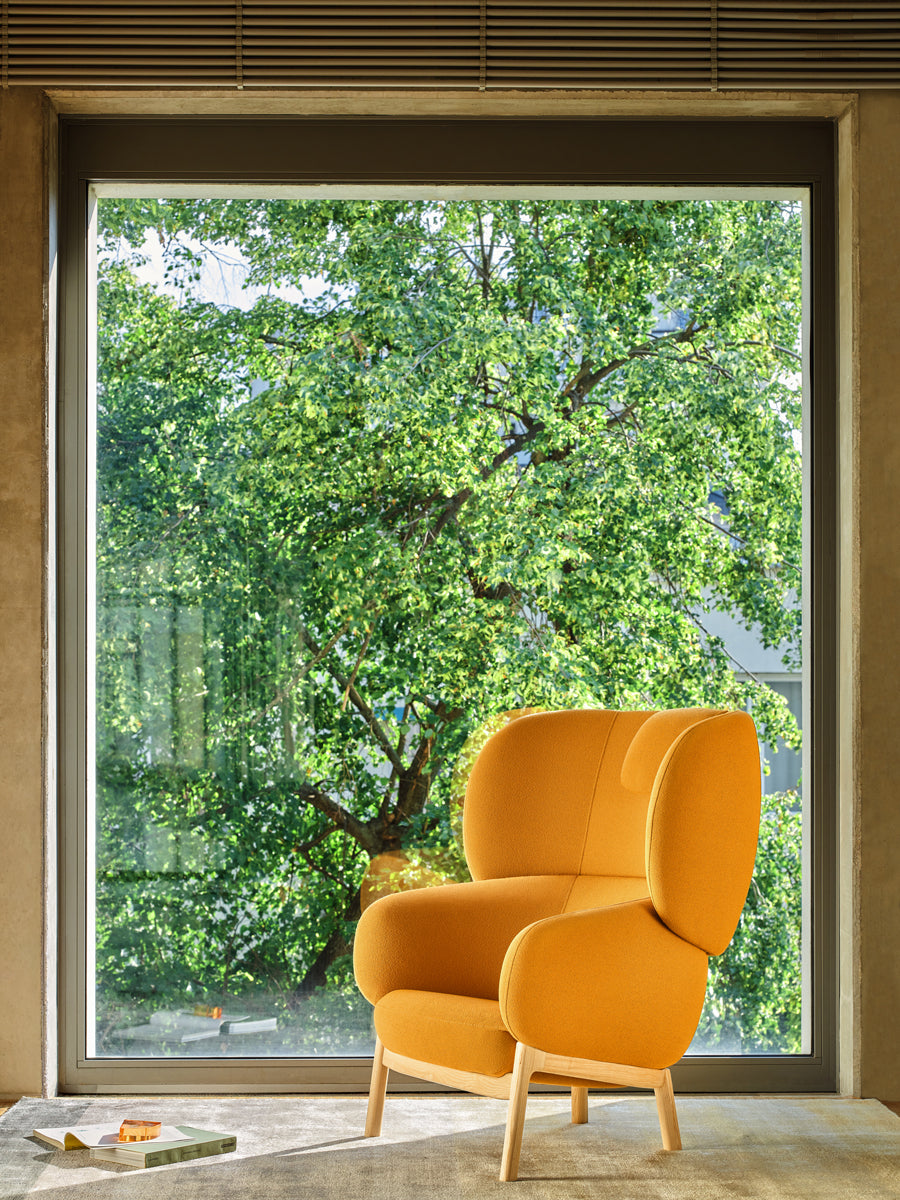 Grand Grace GRF04 - Sessel mit Kopfstütze Holzbasis in Sepia präsentiert im Onlineshop von KAQTU Design AG. Sessel ist von Mdd