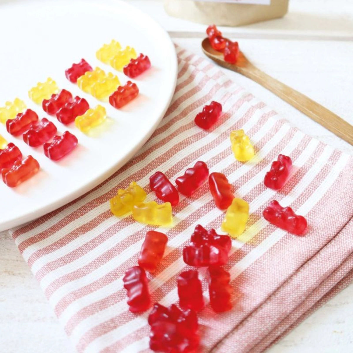 36er Silikonbackform Gummibären klein in Grün präsentiert im Onlineshop von KAQTU Design AG. Backform / Backblech ist von Scrap Cooking