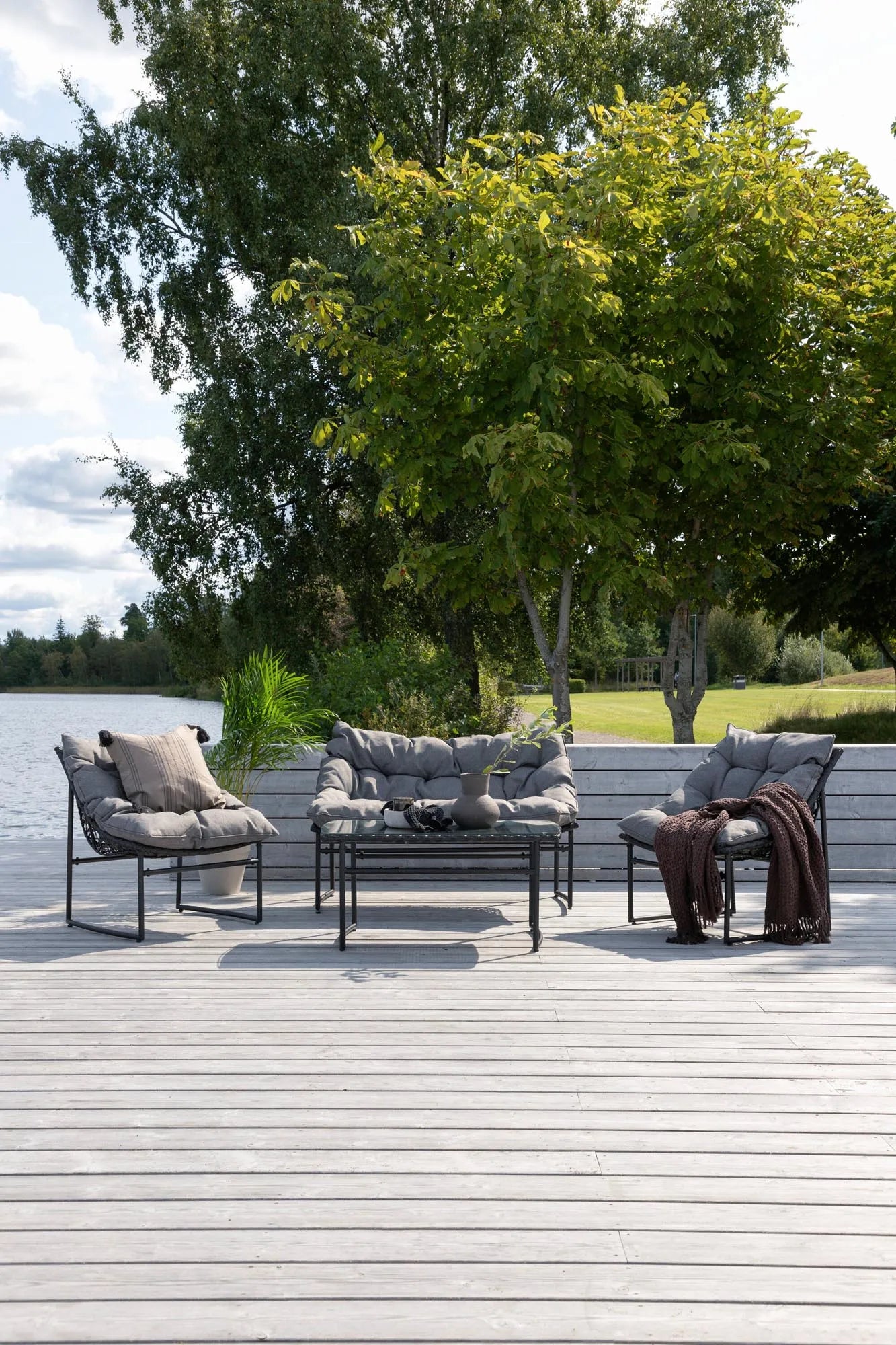 Tina Outdoor Sofa-Set in Schwarz präsentiert im Onlineshop von KAQTU Design AG. Loungeset ist von Venture Home