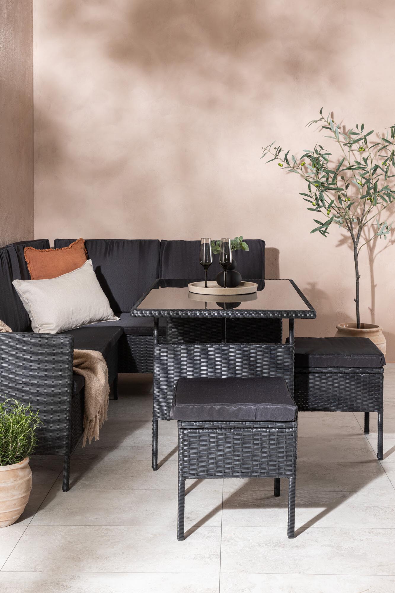 Knock Ecksofa Outdoorset 110cm in Schwarz präsentiert im Onlineshop von KAQTU Design AG. Loungeset ist von Venture Home
