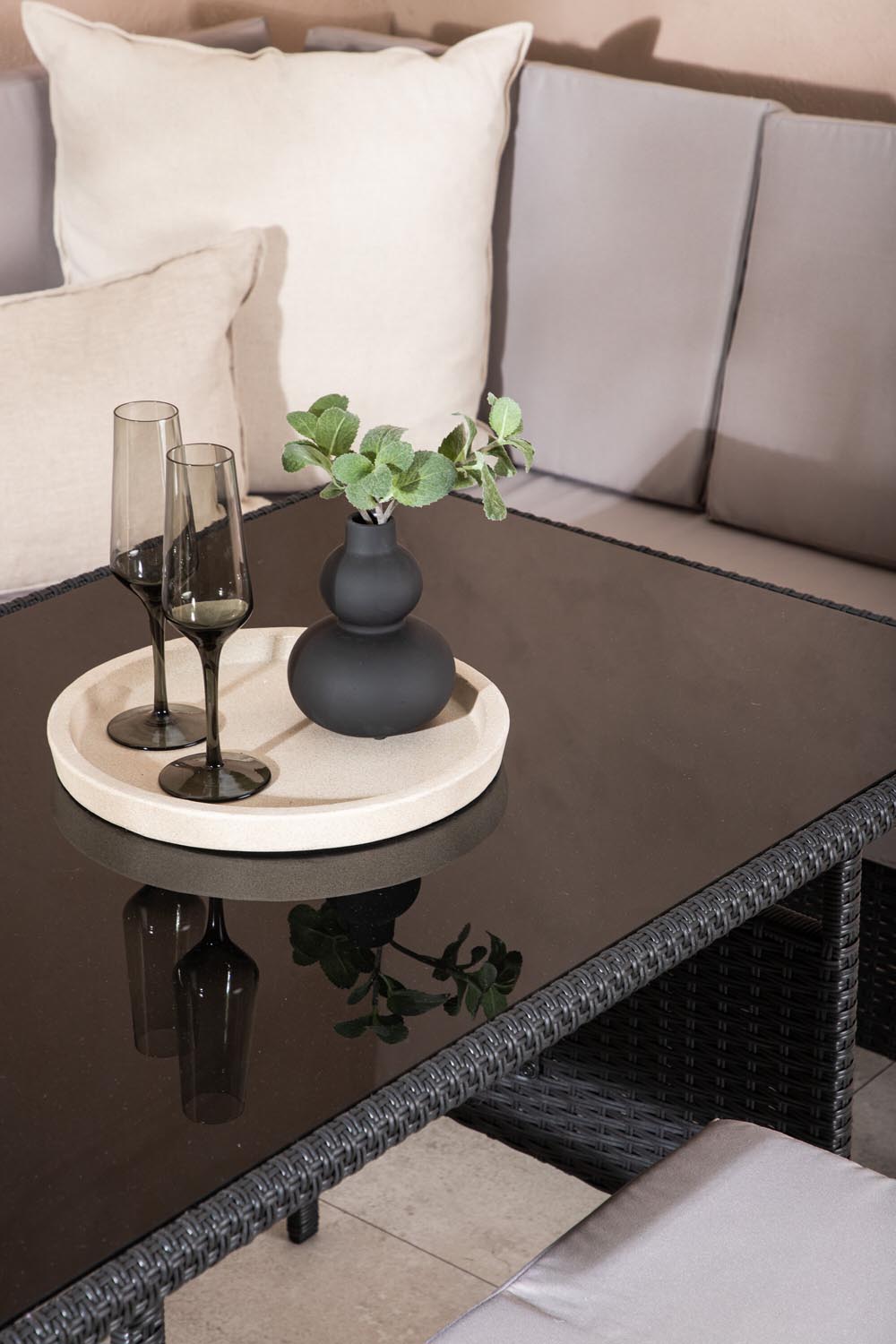 Knock Ecksofa Outdoorset 110cm in Schwarz / Grau präsentiert im Onlineshop von KAQTU Design AG. Loungeset ist von Venture Home