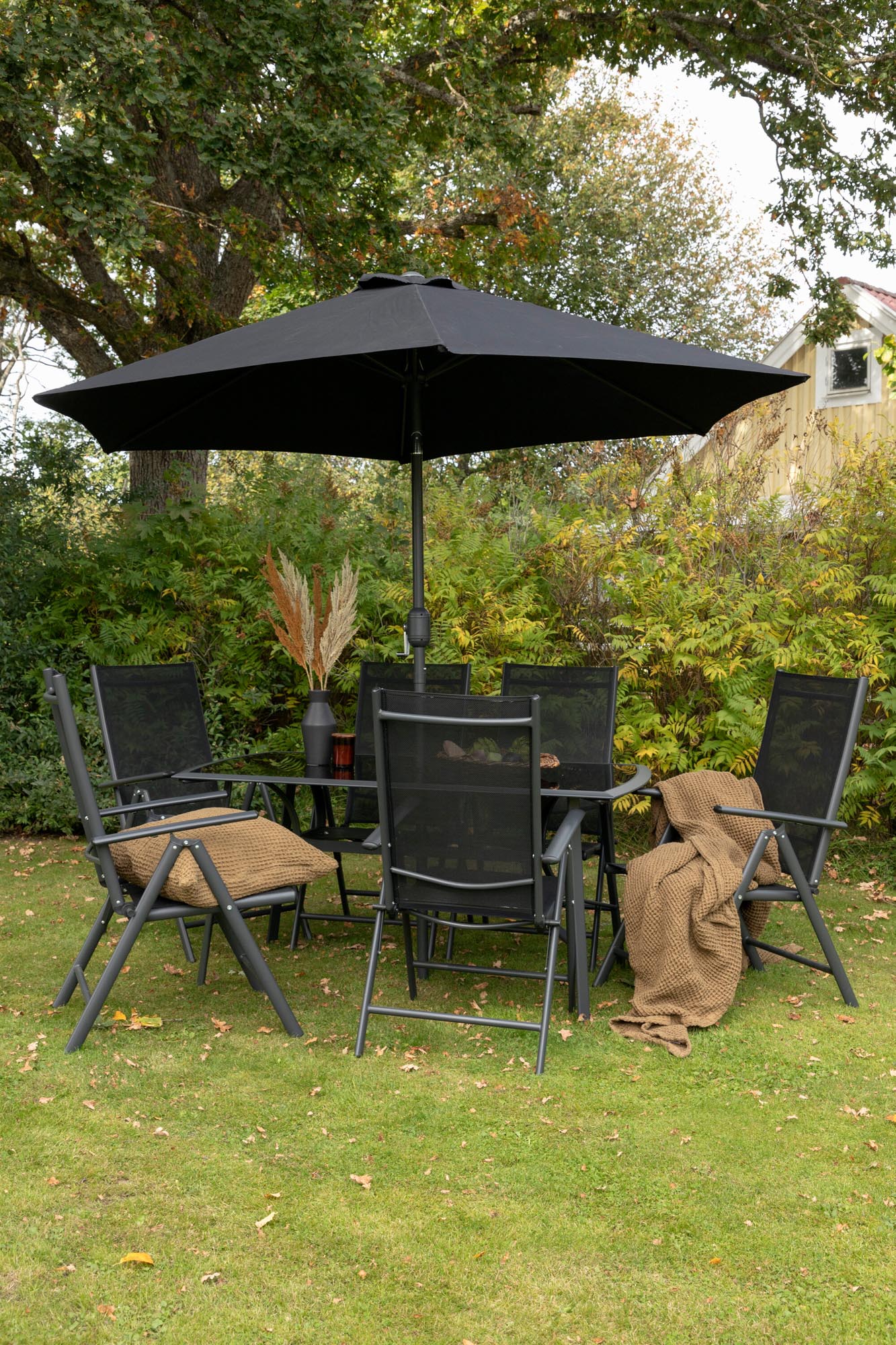 Brecky Outdoor-Tischset 150cm/6St. in Schwarz präsentiert im Onlineshop von KAQTU Design AG. Gartentischset ist von Venture Home