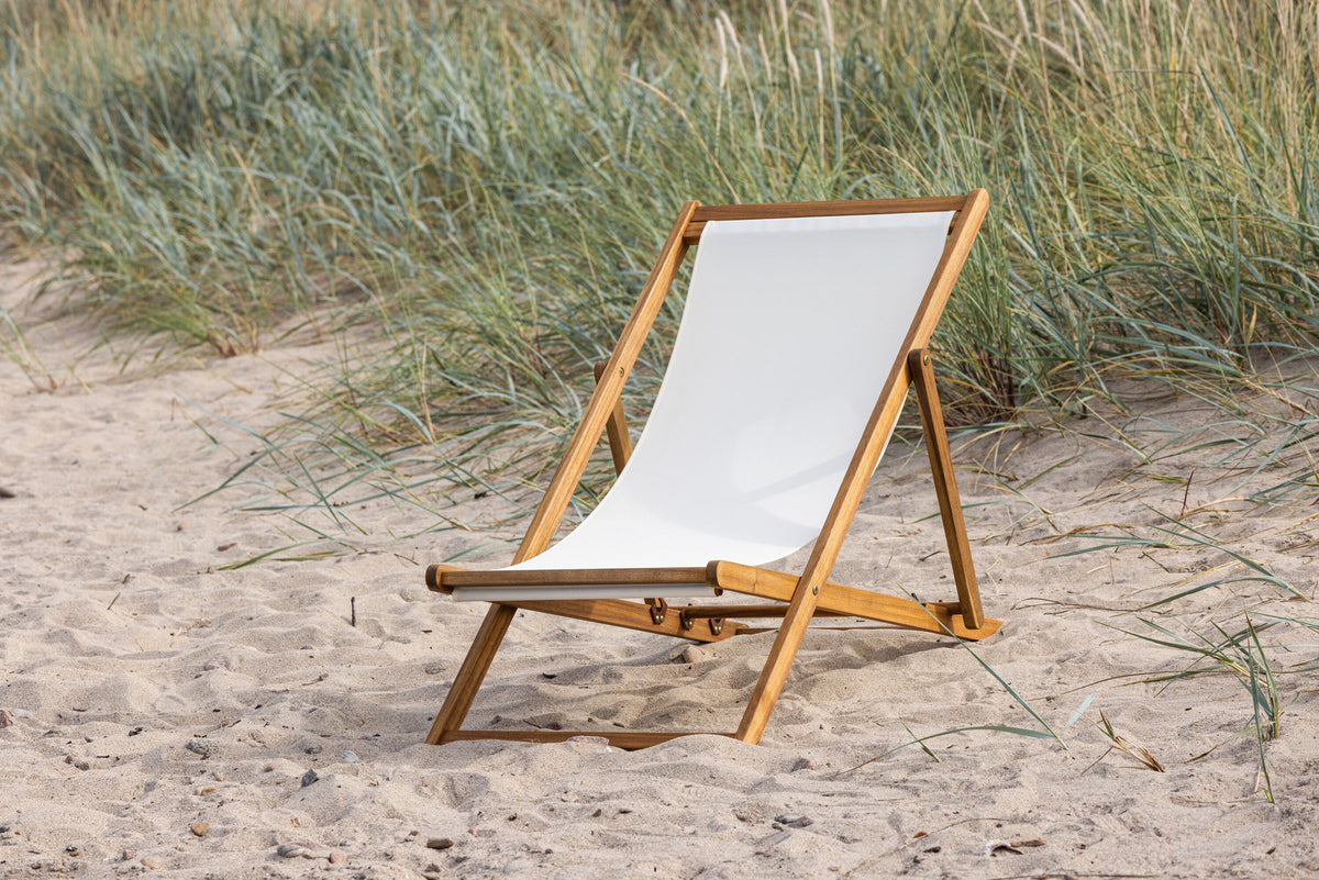 Peachy Sonnenliege in Beige/ Natur präsentiert im Onlineshop von KAQTU Design AG. Liegestuhl ist von Venture Home