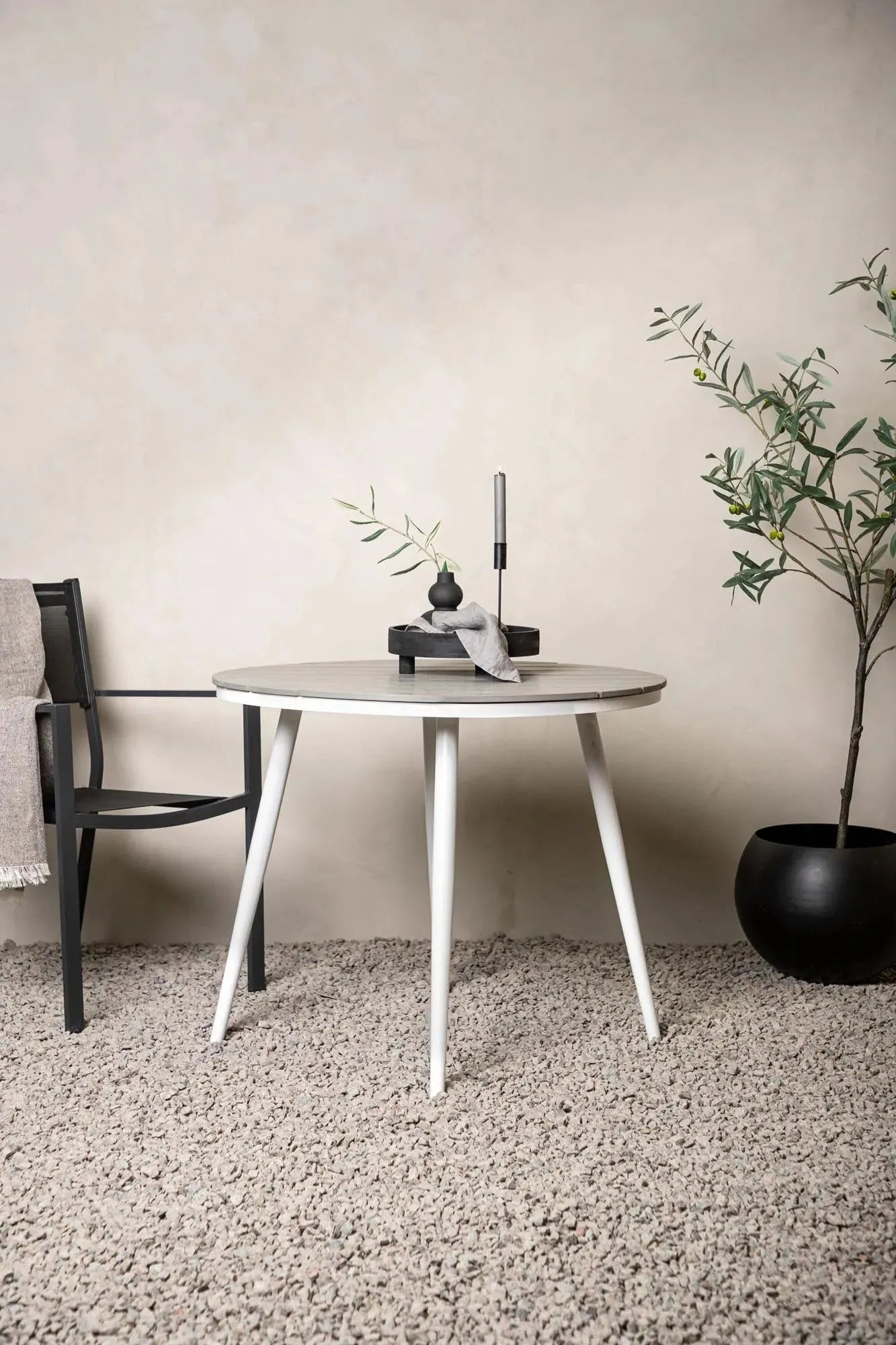Runder Gartentisch von Venture Home, perfekt für den Außenbereich, langlebig, wetterfest und elegant für Ihre Terrasse.