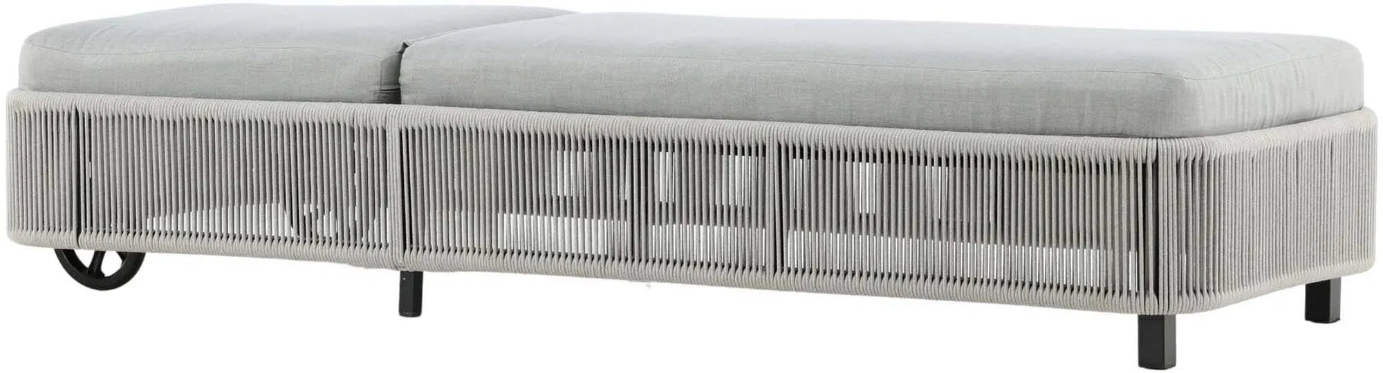 Virya Sun Lounge in Schwarz präsentiert im Onlineshop von KAQTU Design AG. Liegestuhl ist von Venture Home