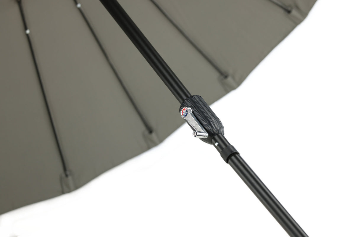 Palmetto Sonnenschirm in Grau präsentiert im Onlineshop von KAQTU Design AG. Sonnenschirm ist von Venture Home