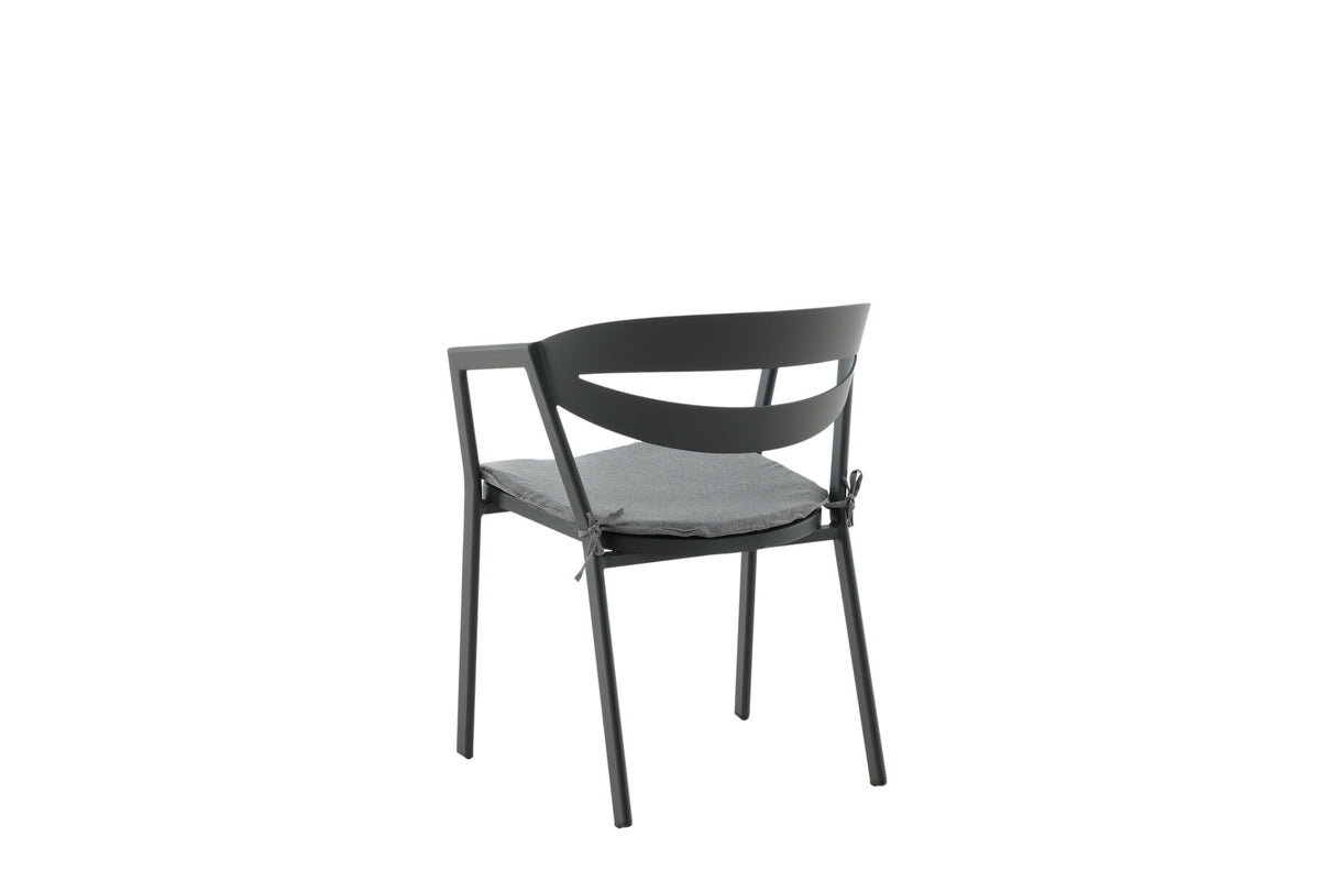 Slit Stuhl in Schwarz präsentiert im Onlineshop von KAQTU Design AG. Gartenstuhl mit Armlehnen ist von Venture Home
