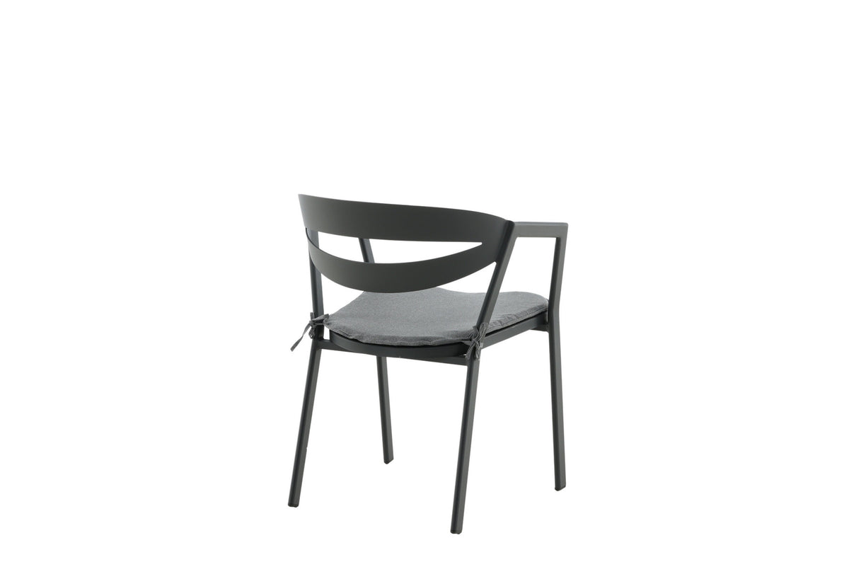 Slit Stuhl in Schwarz präsentiert im Onlineshop von KAQTU Design AG. Gartenstuhl mit Armlehnen ist von Venture Home