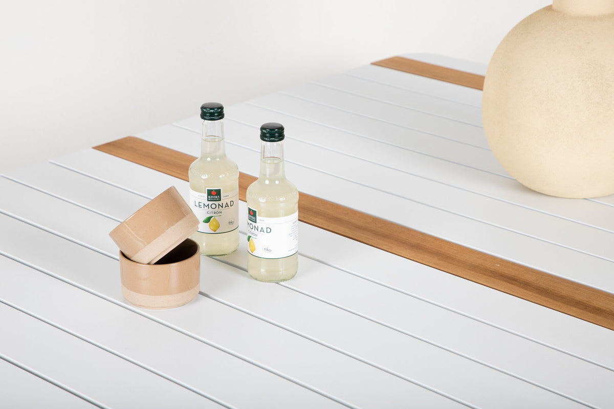 Togo Gartentisch in Weiss präsentiert im Onlineshop von KAQTU Design AG. Gartentisch ist von Venture Home