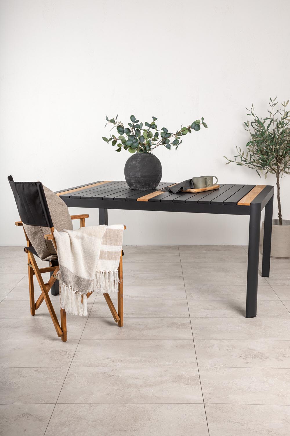 Togo Gartentisch in Schwarz präsentiert im Onlineshop von KAQTU Design AG. Gartentisch ist von Venture Home
