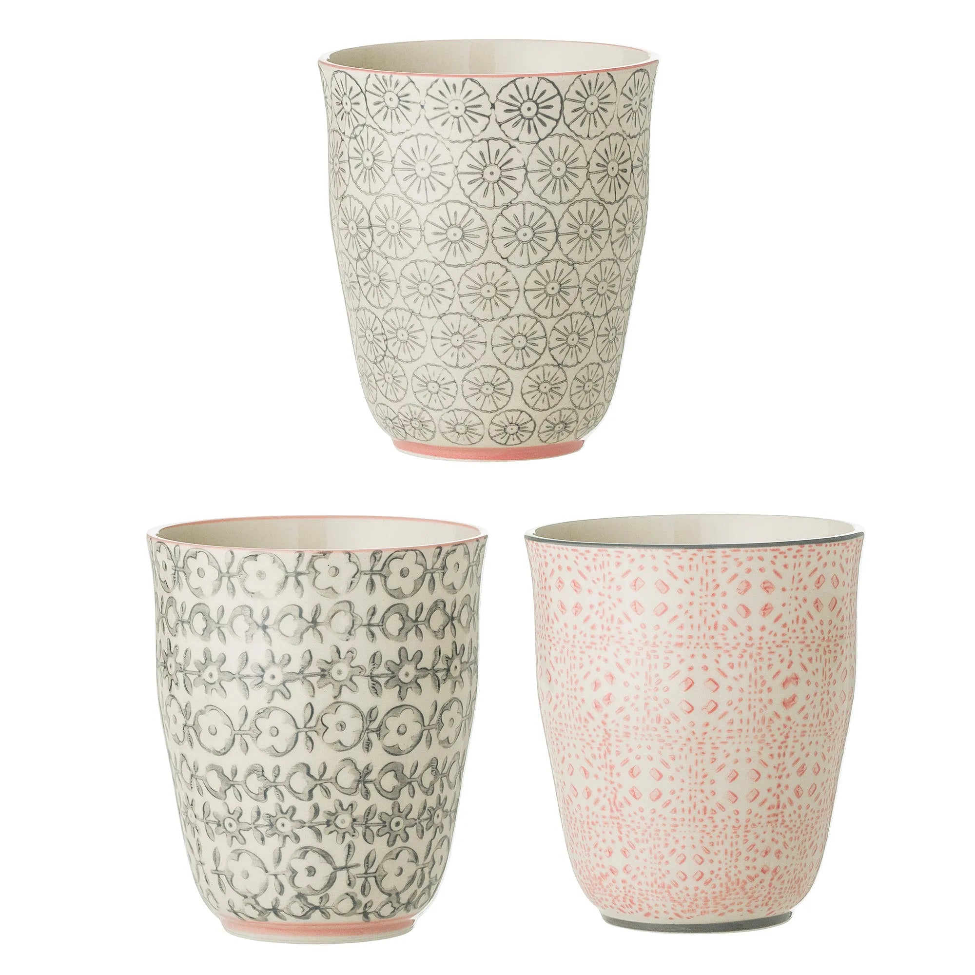 Cécile Tasse in zartem Rosé, stilvoll aus Steingut von Bloomingville.
