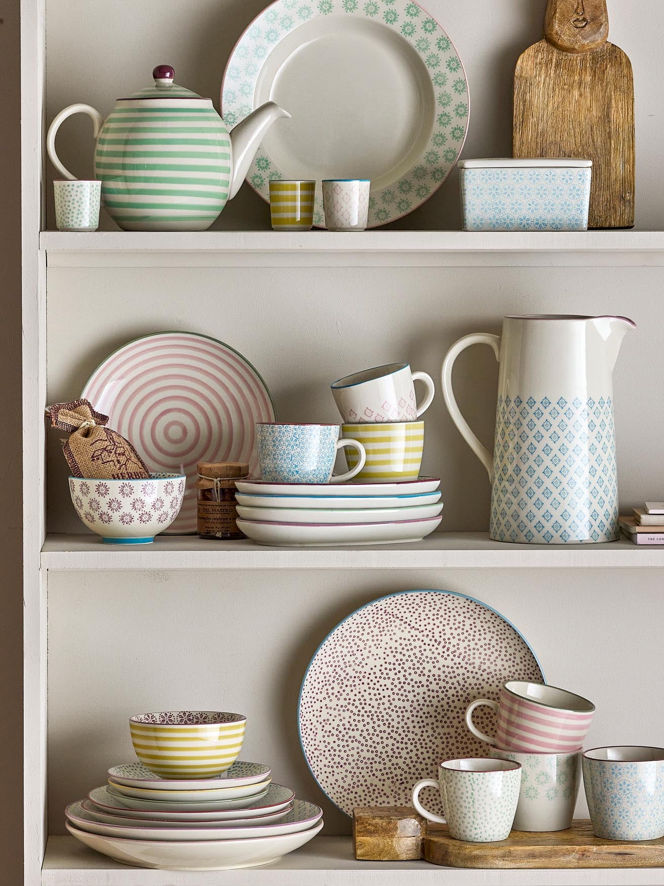 Patrizia Butterdose, Blau, Steingut in Blue präsentiert im Onlineshop von KAQTU Design AG. Aufbewahrungsdose ist von Bloomingville
