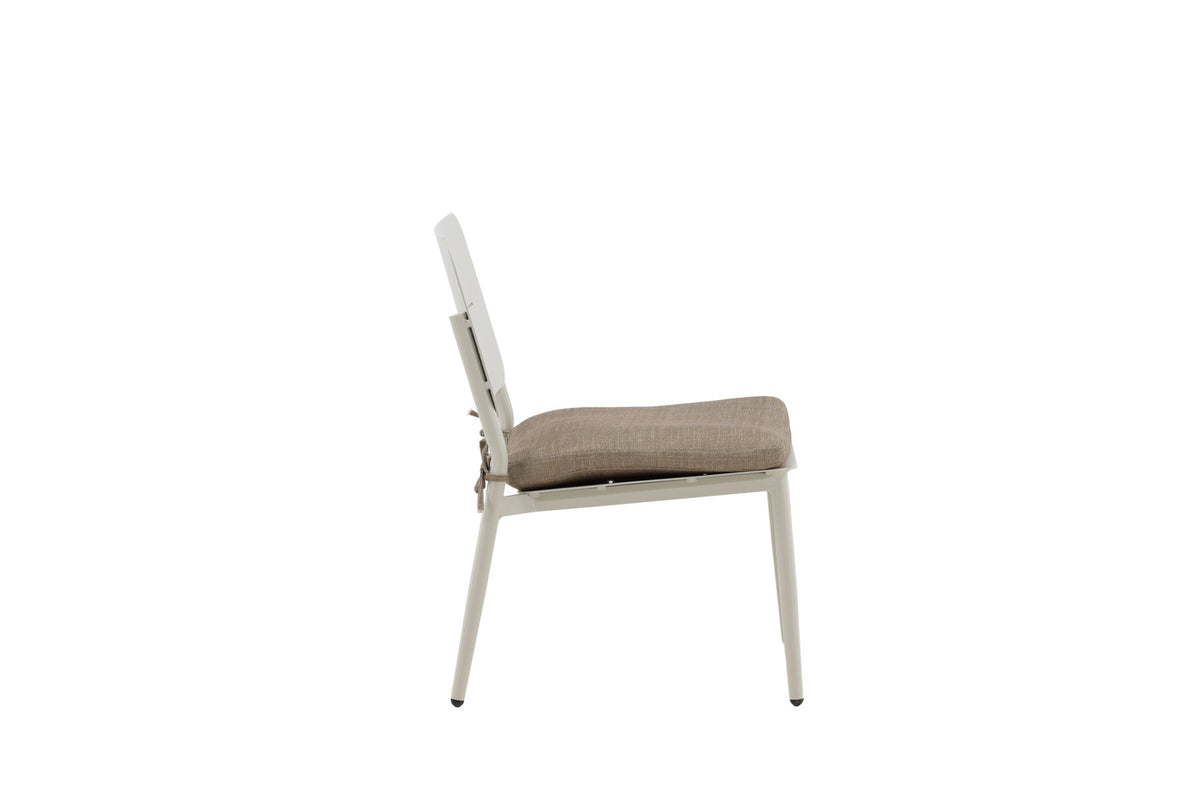 Lina Lounge Chair in Beige präsentiert im Onlineshop von KAQTU Design AG. Outdoor-Sessel ist von Venture Home