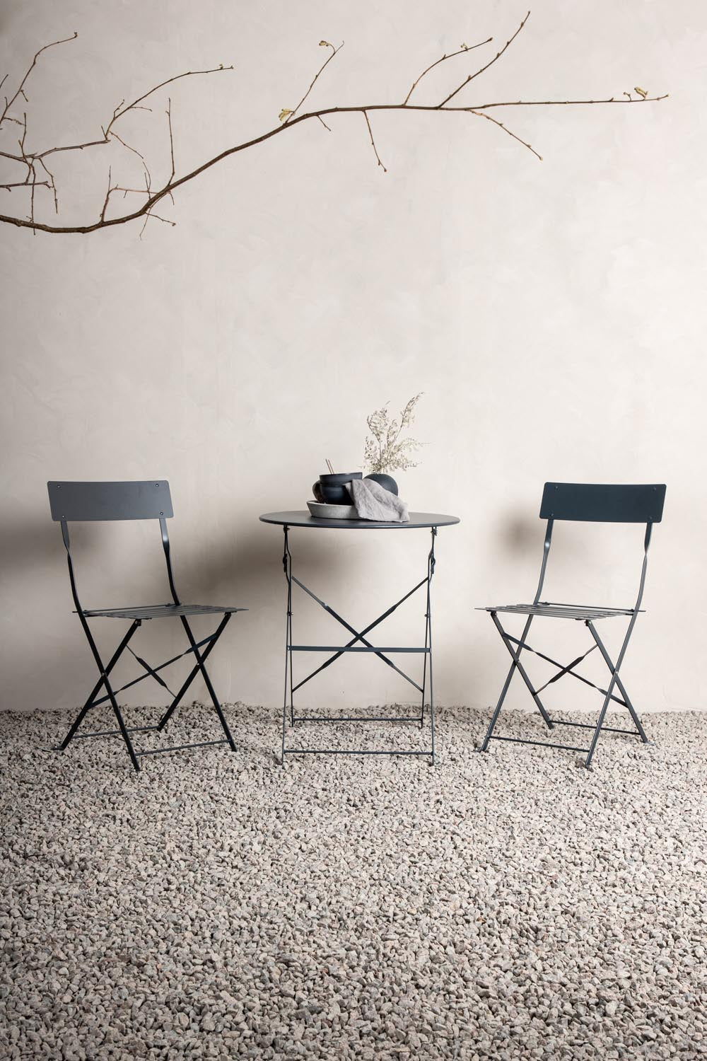 Marseille Café Outdoorset ⌀60cm/2St. in Dunkelgrau präsentiert im Onlineshop von KAQTU Design AG. Gartentischset ist von Venture Home