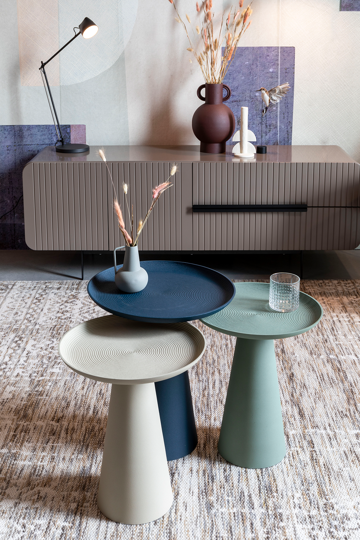 Der stilvolle Beistelltisch Ringar von White Label Living vereint modernes Design mit Funktionalität. Ideal für jeden Raum.