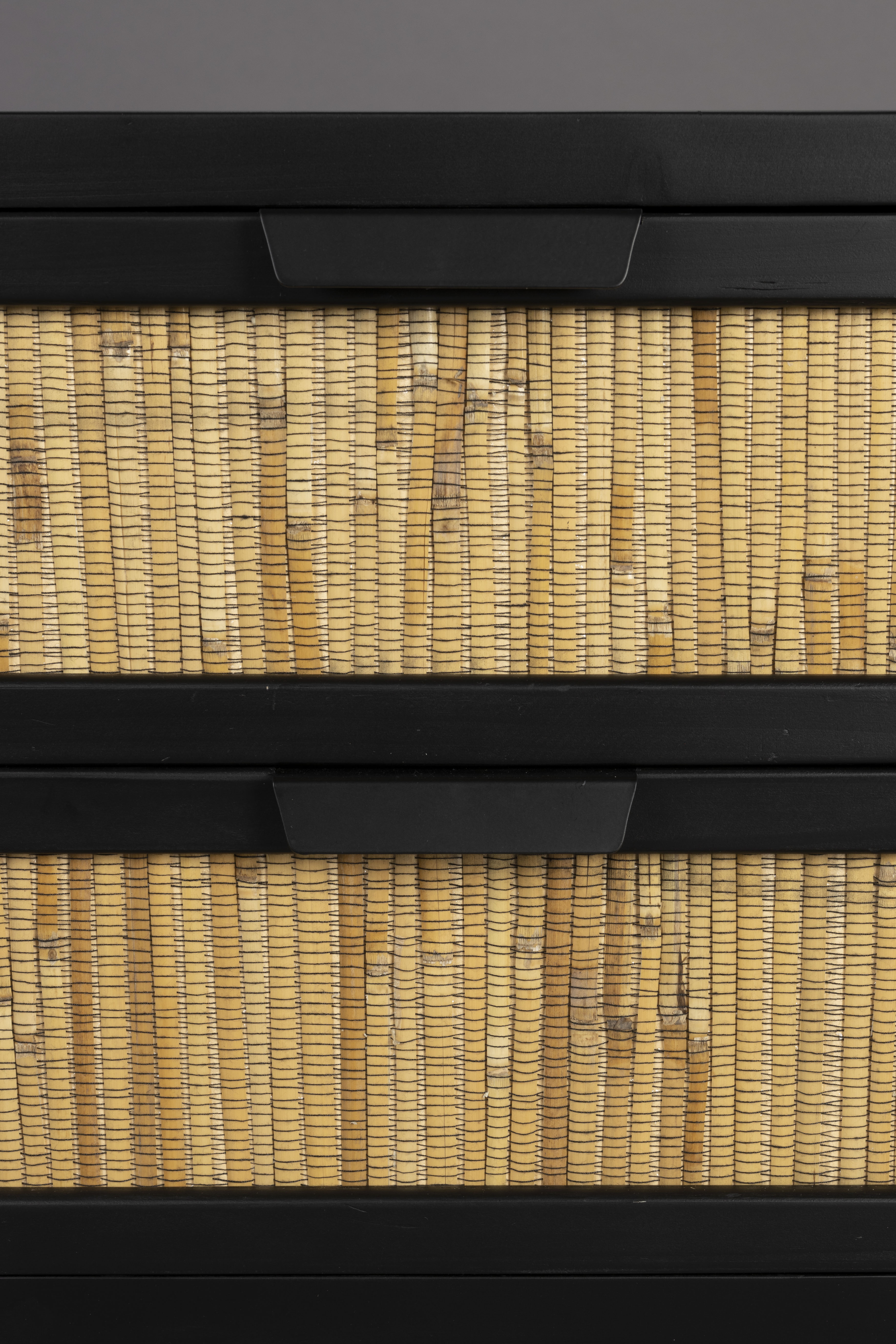Beistelltisch / Bedstand Yasu in Schwarz präsentiert im Onlineshop von KAQTU Design AG. Beistelltisch ist von Dutchbone