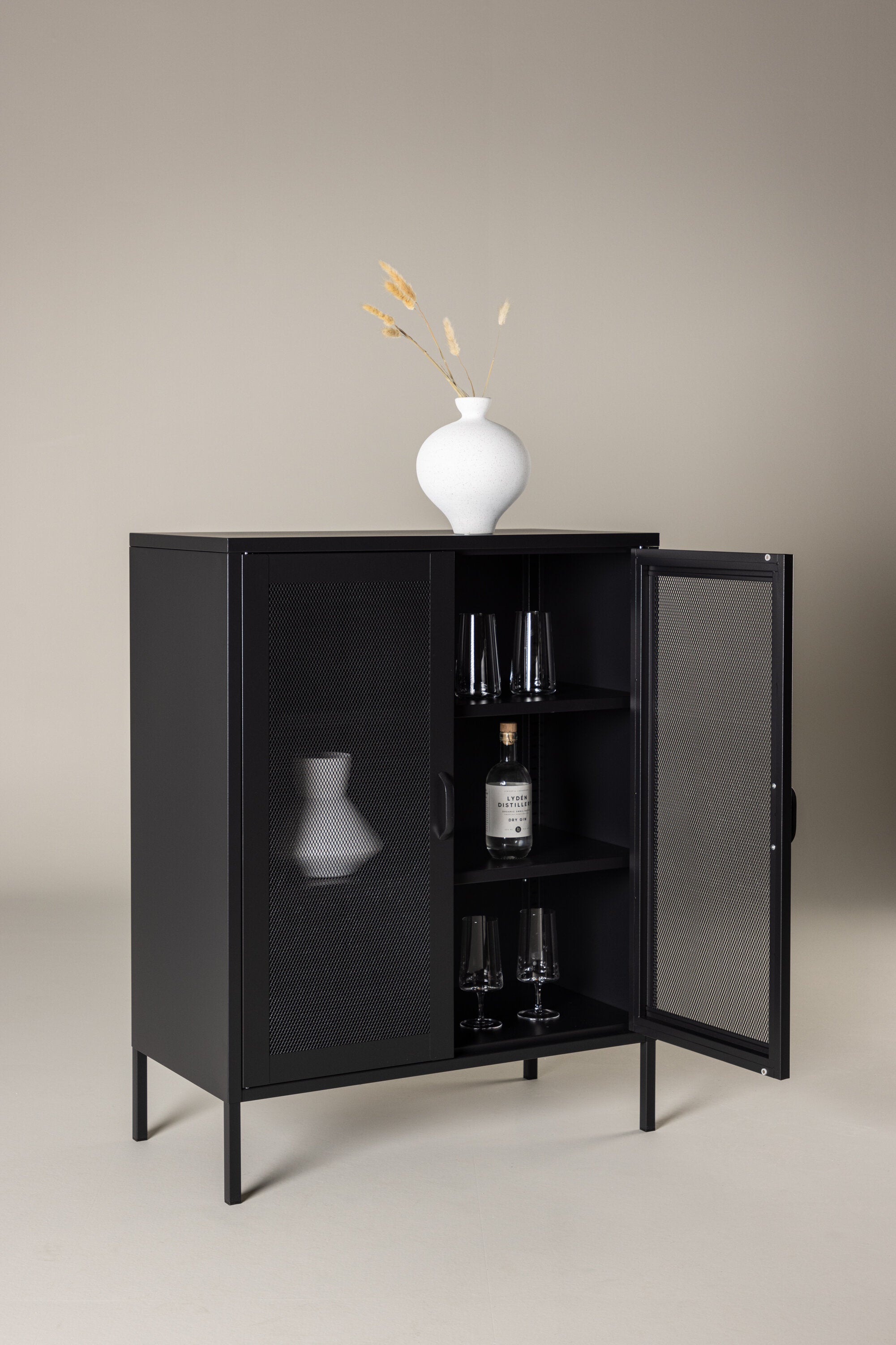 Misha Cabinet in Schwarz präsentiert im Onlineshop von KAQTU Design AG. Cabinet ist von Venture Home