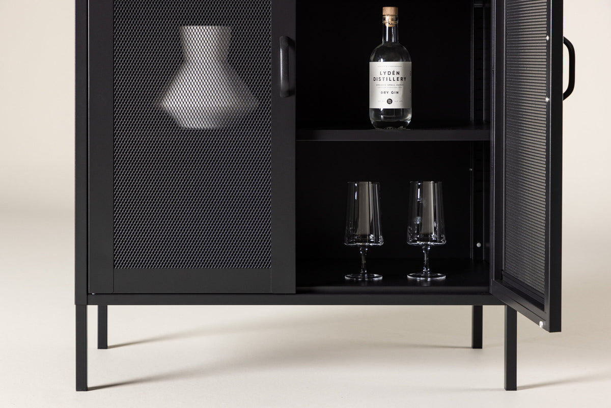 Misha Cabinet in Schwarz präsentiert im Onlineshop von KAQTU Design AG. Cabinet ist von Venture Home