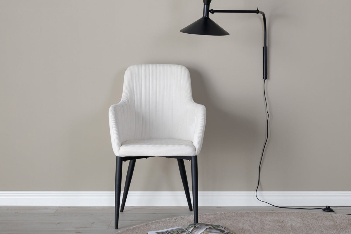Comfort Stuhl in Weiss präsentiert im Onlineshop von KAQTU Design AG. Stuhl mit Armlehne ist von Venture Home