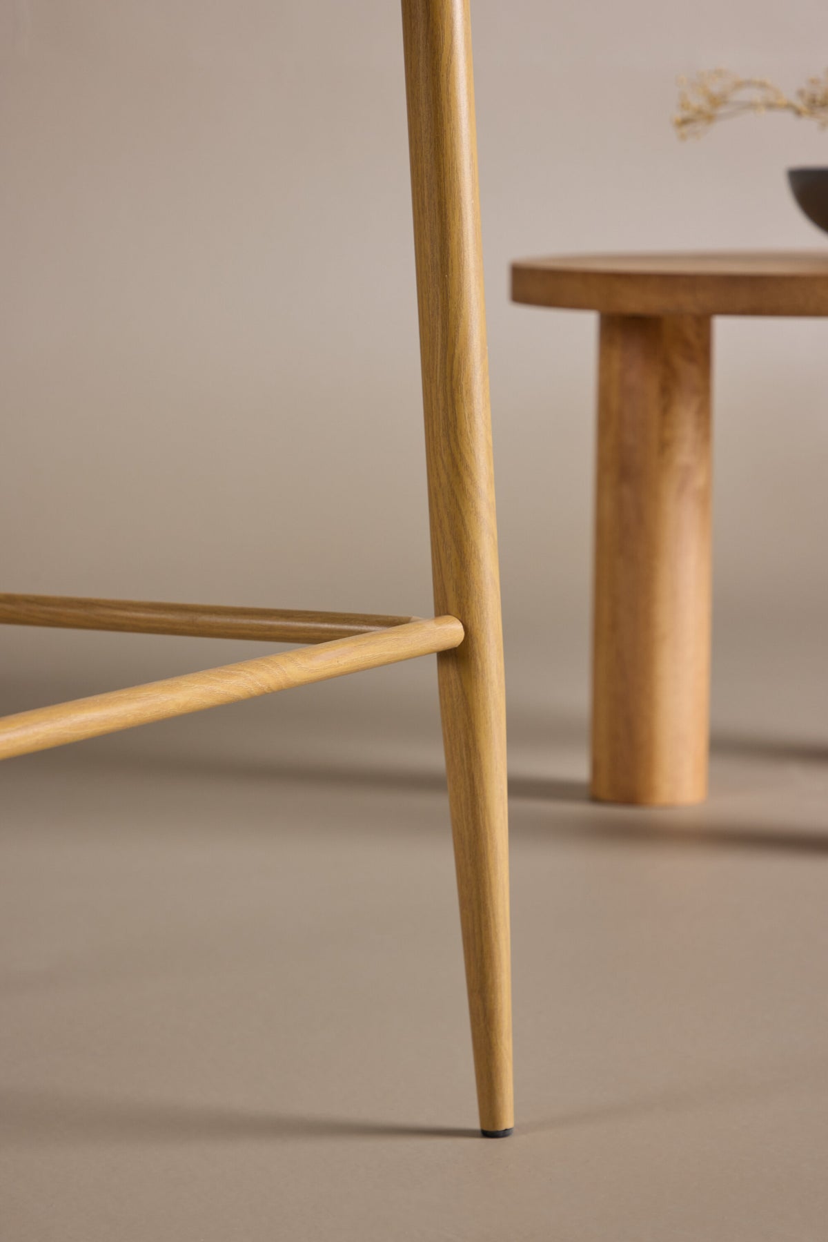 Plaza Barstuhl in Dunkelgrau präsentiert im Onlineshop von KAQTU Design AG. Barstuhl ist von Venture Home