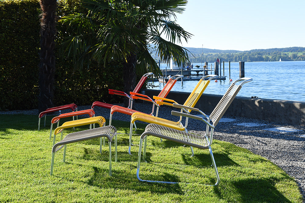 Säntis Spaghetti-Lounger mit Armlehne Hochlehner Kufen in Gelb präsentiert im Onlineshop von KAQTU Design AG. Outdoor-Sessel mit Armlehnen ist von Schaffner