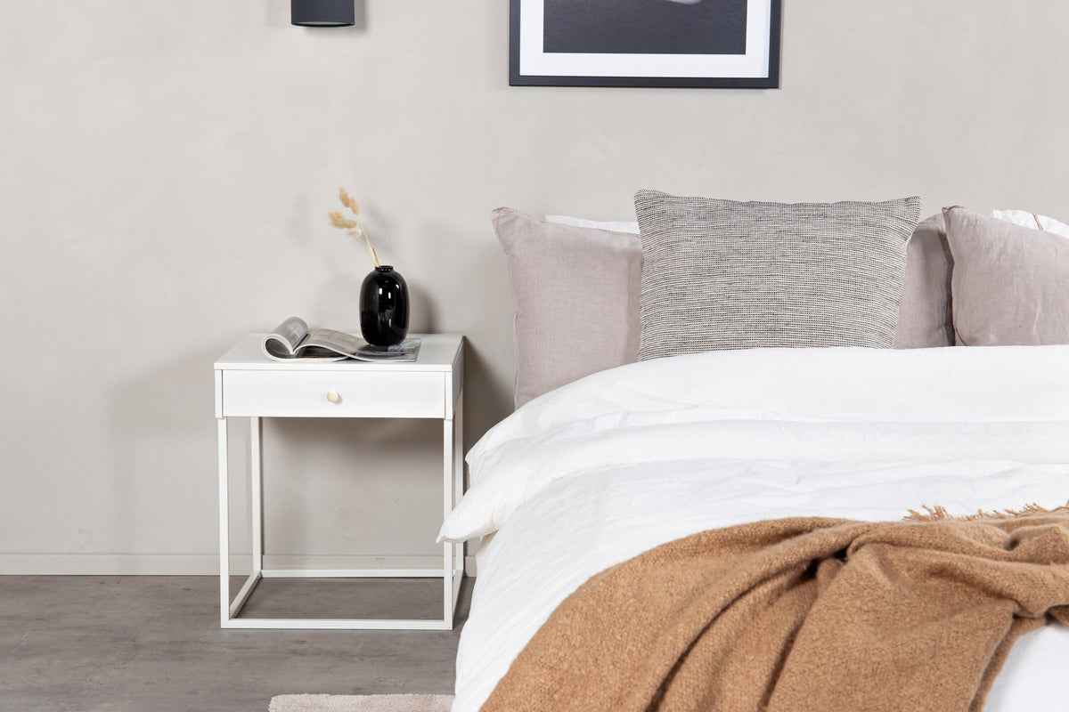 Bakal Nachttisch in Weiss präsentiert im Onlineshop von KAQTU Design AG. Nachttisch ist von Venture Home