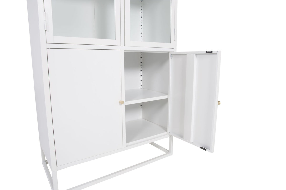 Bakal Cabinet von Venture Home, weisser Schrank aus Stahl mit zwei Glastüren oben und zwei geschlossenen Türen unten.