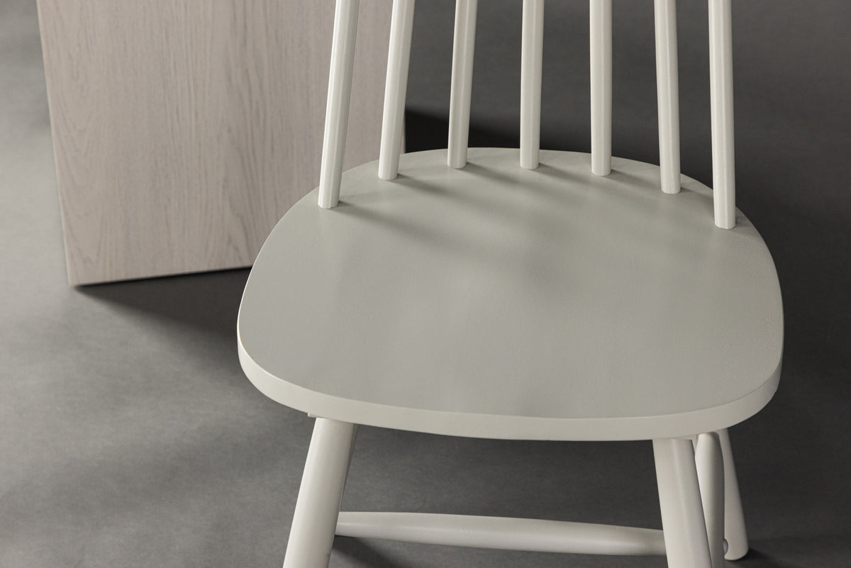 Lönneberga Esszimmerstuhl in Hellgrau präsentiert im Onlineshop von KAQTU Design AG. Stuhl ist von Venture Home