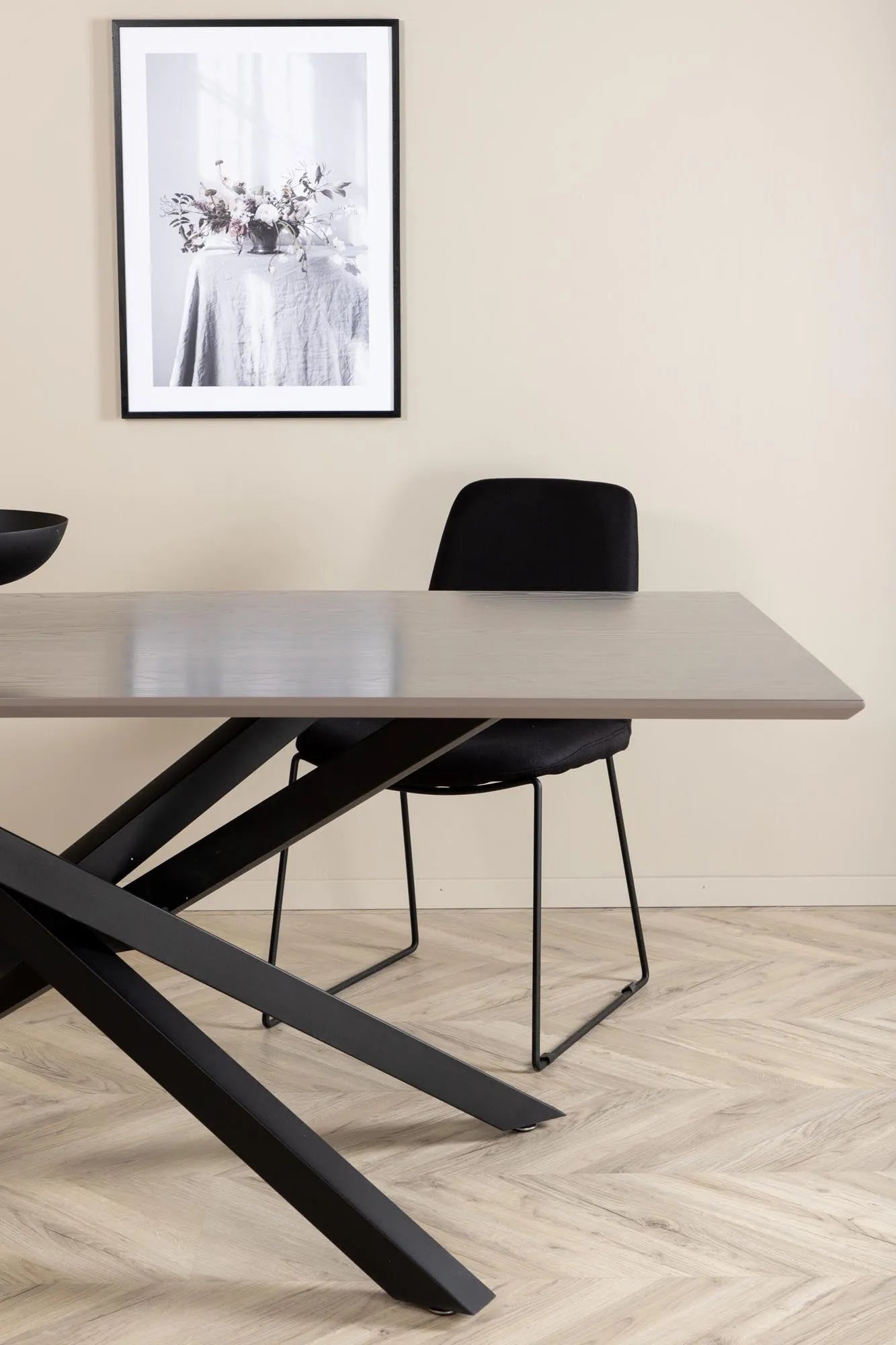 Eleganter Piazza Esstisch: Perfekte Symbiose aus Stil und Funktion.