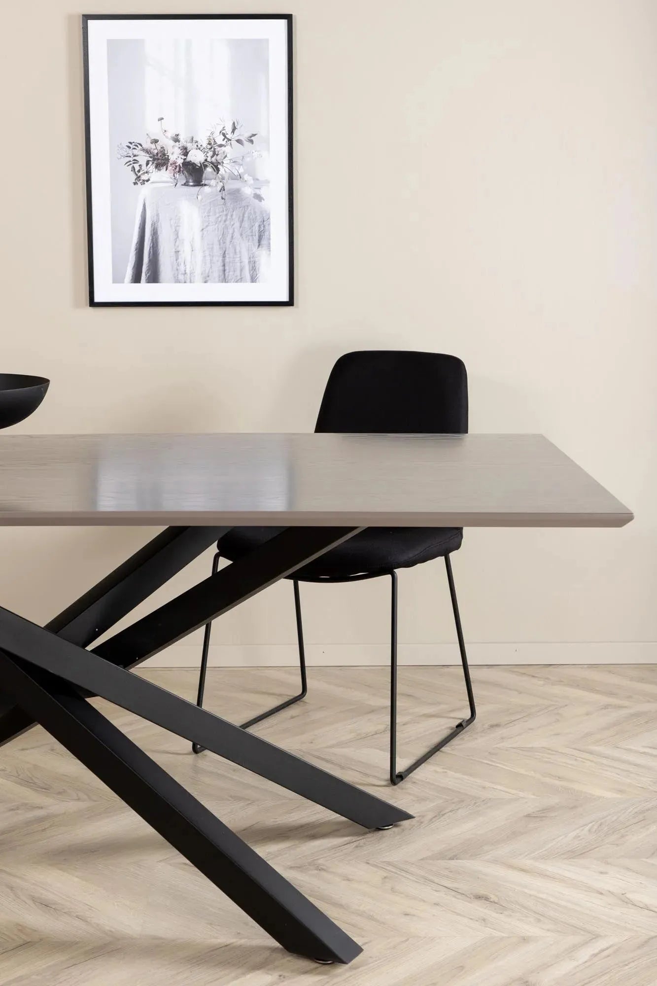 Eleganter Piazza Esstisch: Perfekte Symbiose aus Stil und Funktion.