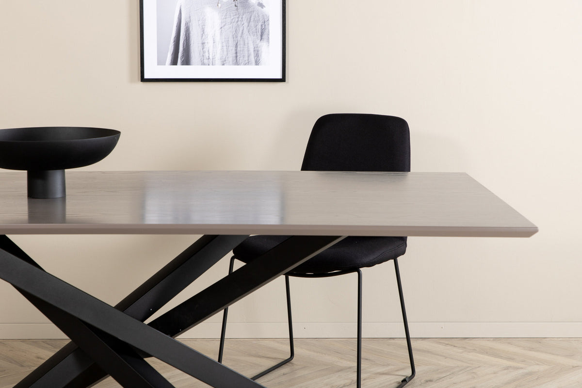 Piazza Esstisch in Schwarz / Grau präsentiert im Onlineshop von KAQTU Design AG. Esstisch ist von Venture Home
