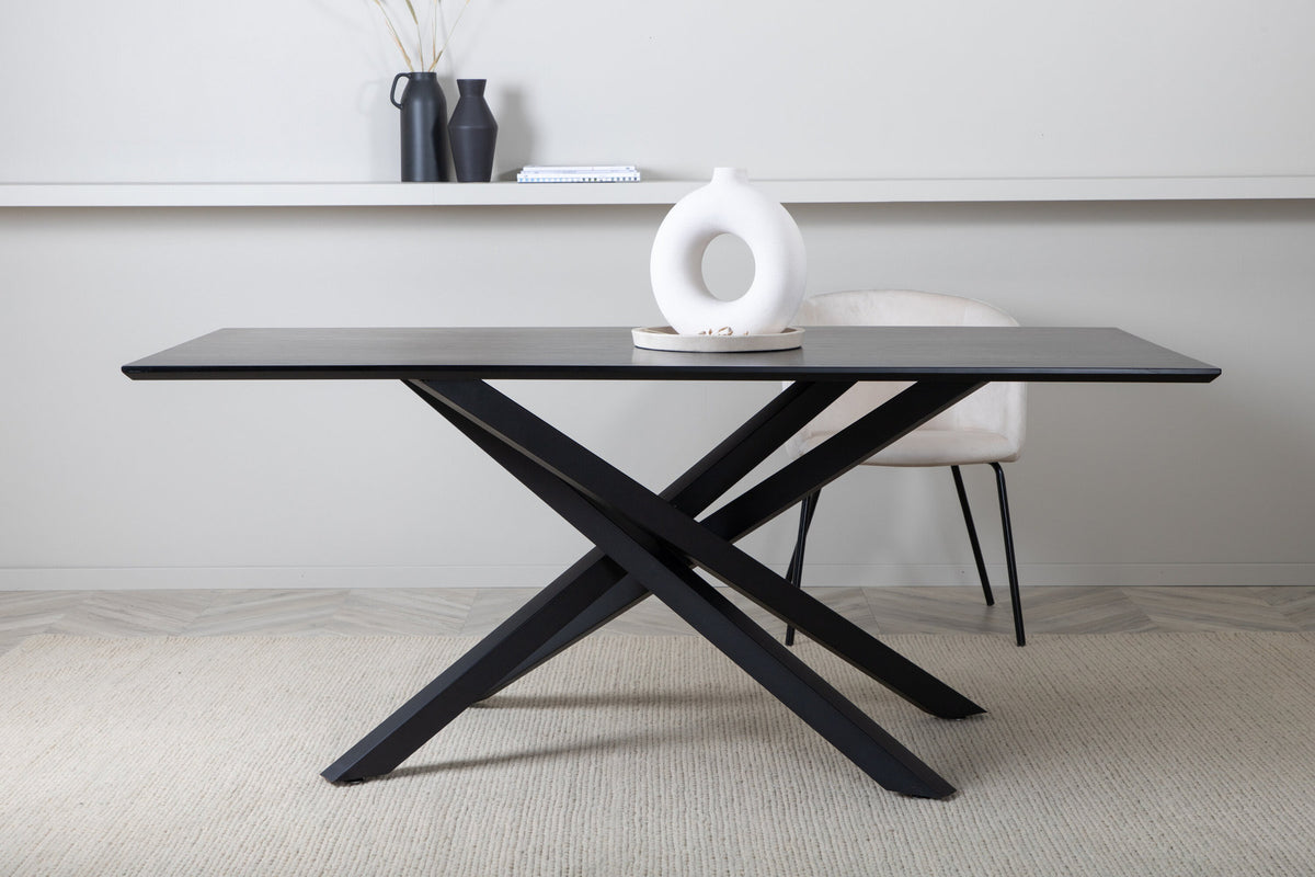 Piazza Esstisch in Schwarz präsentiert im Onlineshop von KAQTU Design AG. Esstisch ist von Venture Home