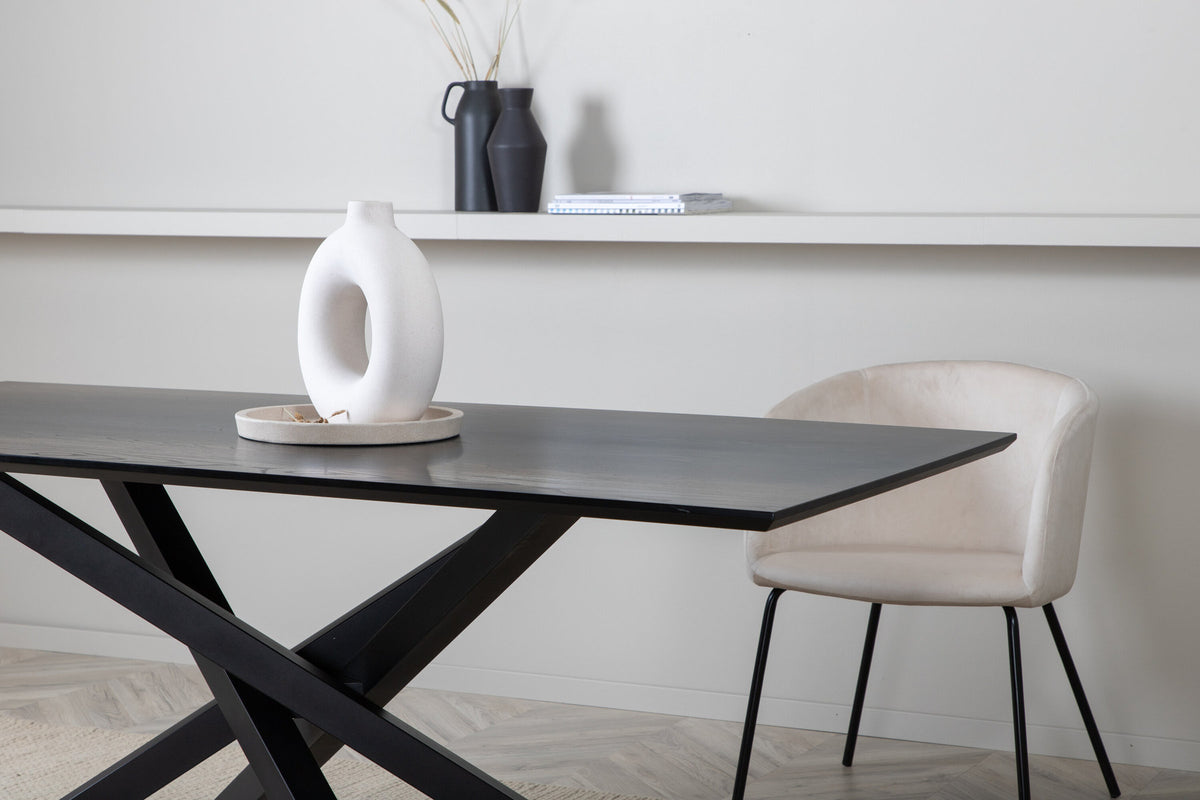 Piazza Esstisch in Schwarz präsentiert im Onlineshop von KAQTU Design AG. Esstisch ist von Venture Home