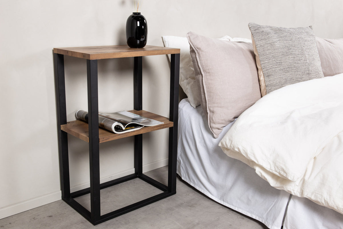 Rise Tisch in Schwarz präsentiert im Onlineshop von KAQTU Design AG. Nachttisch ist von Venture Home