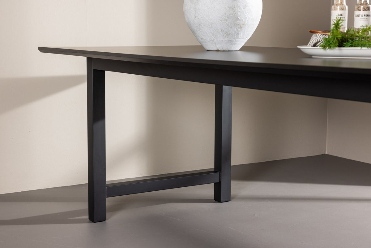 Count Tisch in Schwarz präsentiert im Onlineshop von KAQTU Design AG. Esstisch ist von Venture Home